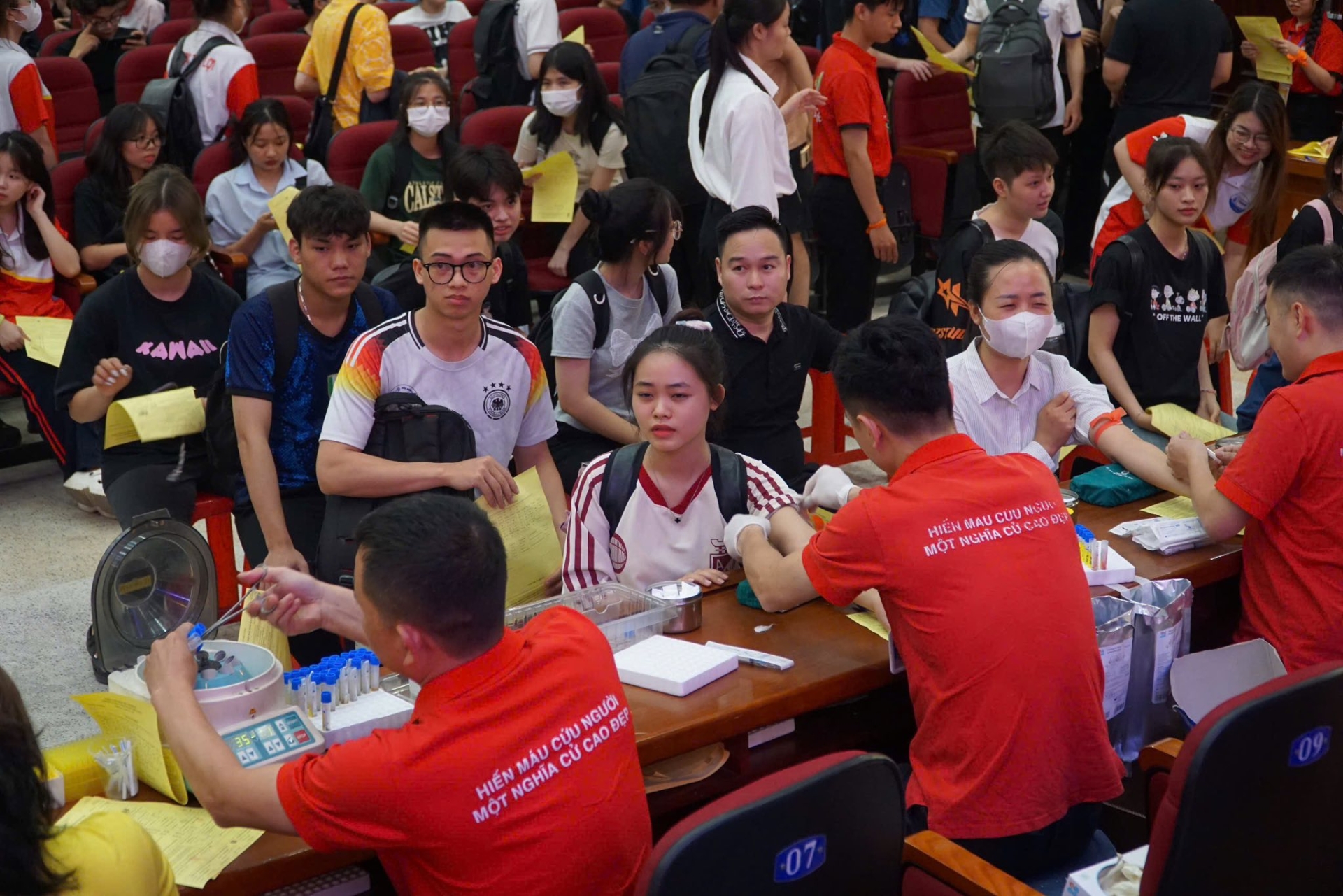 sinh vi&ecirc;n Đại học Thủy lợi